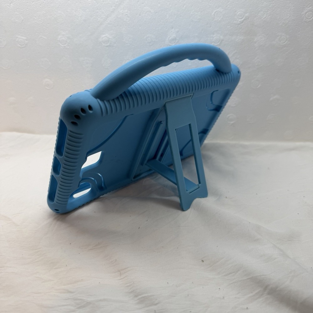 Universal Tablet Case With Built In Viewing stand 7" Blue - Picture 3 of 5